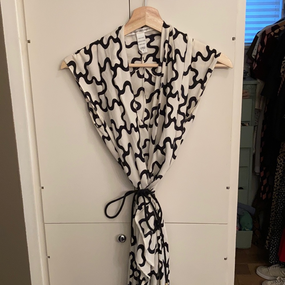 DVF black and white tie front/belted dress